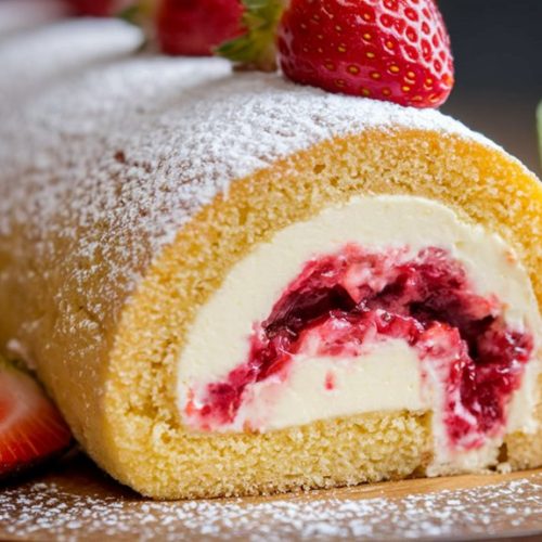 Sweet_Strawberry_Shortcake_Cheesecake_Rolls