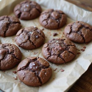chocolate flavored crunchy cookie