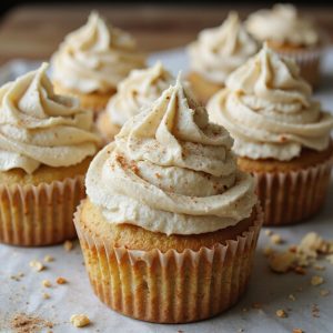 banana cupcakes with cinnamon frosting